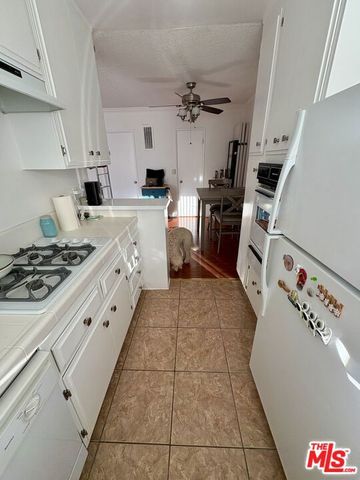 11815 Mayfield Avenue, Los Angeles, CA 90049