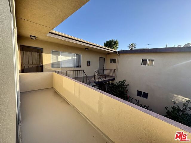 11815 Mayfield Avenue, Los Angeles, CA 90049