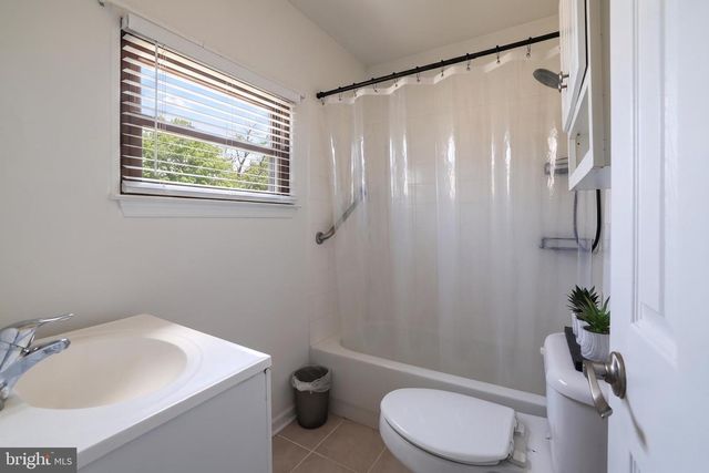 28 LAKE SAINT CLAIR DR, Little Egg Harbor Twp, NJ 08087