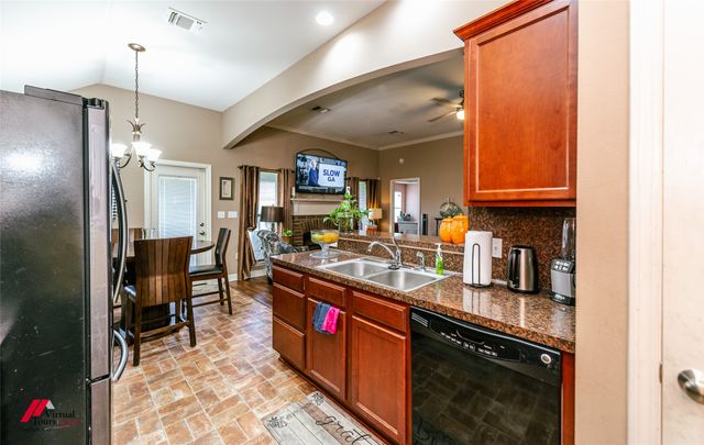 3726 Sabine Pass Dr, Bossier City, LA 71111