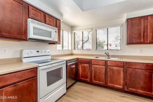 750 E NORTHERN Avenue 1052, Phoenix, AZ 85020