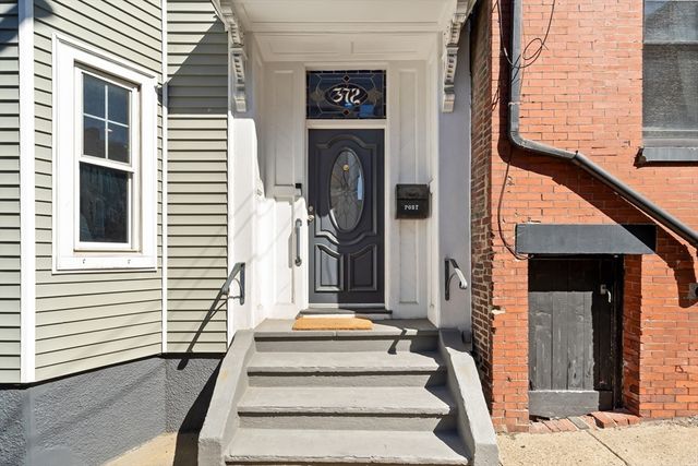 372 Silver St 1, Boston, MA 02127