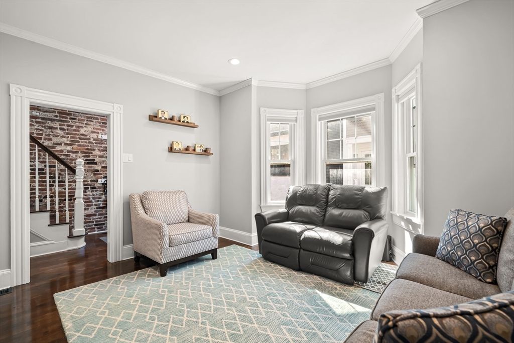 372 Silver St 1, Boston, MA 02127