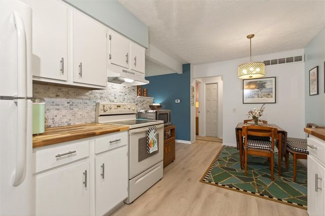19 Great Wood Court, Perinton, NY 14450