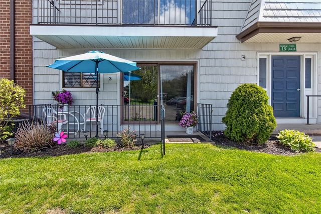 19 Great Wood Court, Perinton, NY 14450
