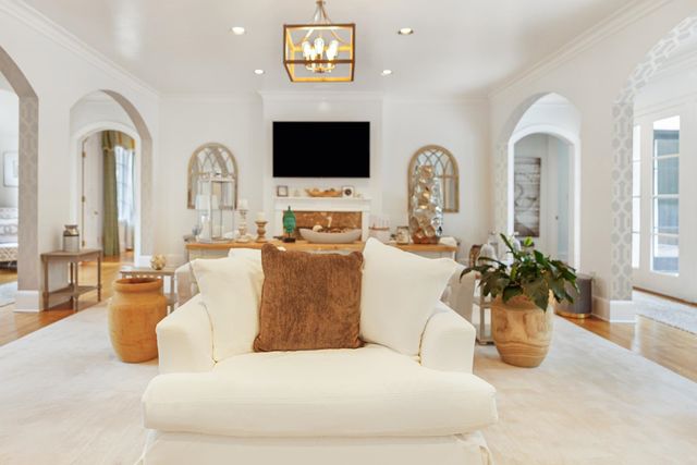 5352 N CLOVER DR, Memphis, TN 38120