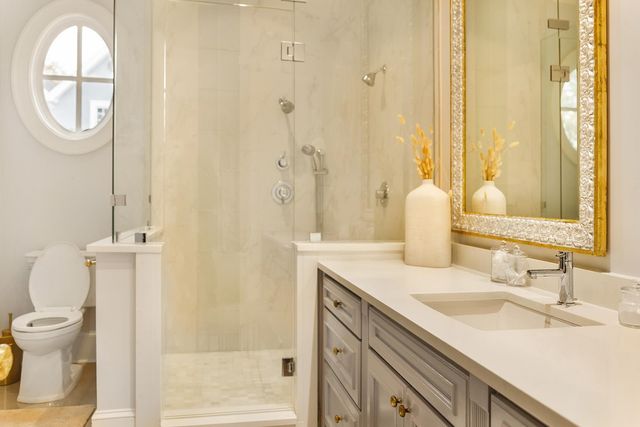 5352 N CLOVER DR, Memphis, TN 38120