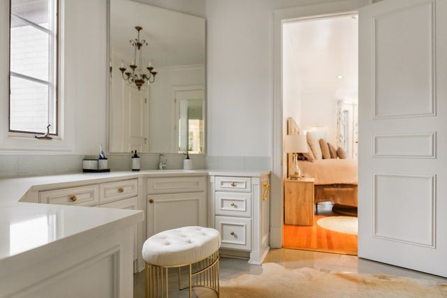 5352 N CLOVER DR, Memphis, TN 38120