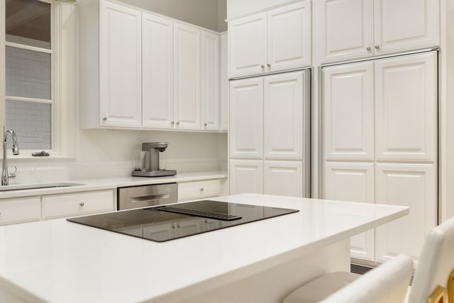 5352 N CLOVER DR, Memphis, TN 38120