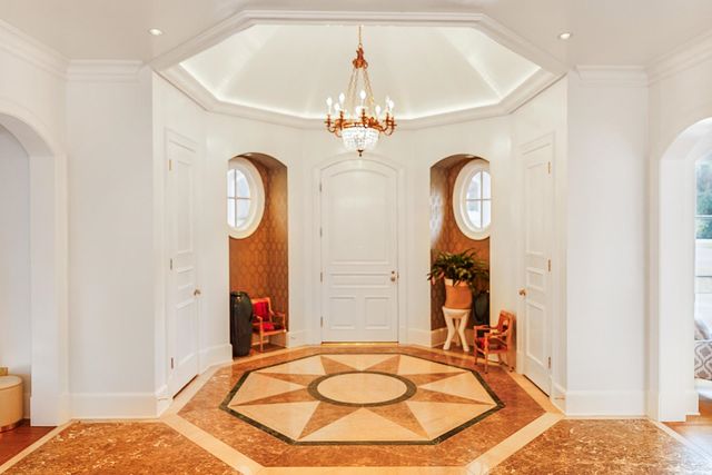 5352 N CLOVER DR, Memphis, TN 38120