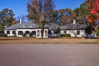 5352 N CLOVER DR, Memphis, TN 38120