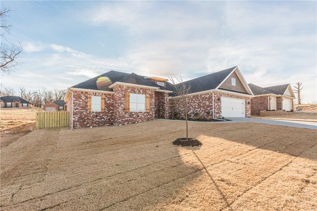 1511 Abbey Lane, Centerton, AR 72719