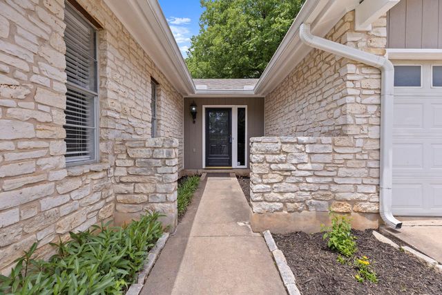 618 Buckskin DR, Round Rock, TX 78681
