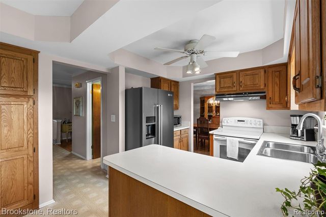 2002 Hempstead Drive, Troy, MI 48083
