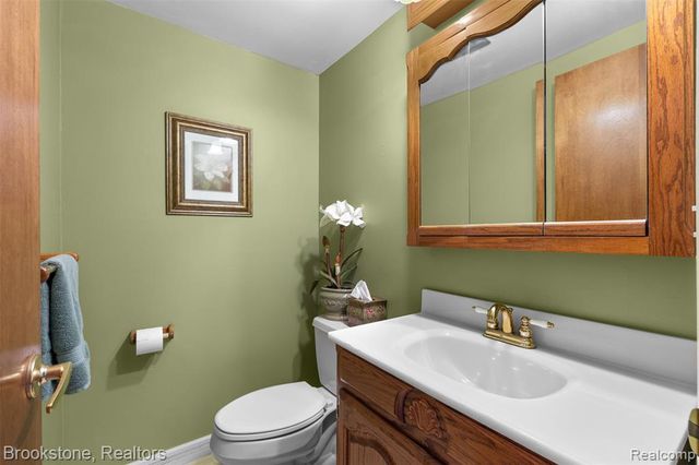 2002 Hempstead Drive, Troy, MI 48083