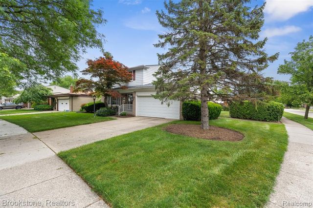 2002 Hempstead Drive, Troy, MI 48083