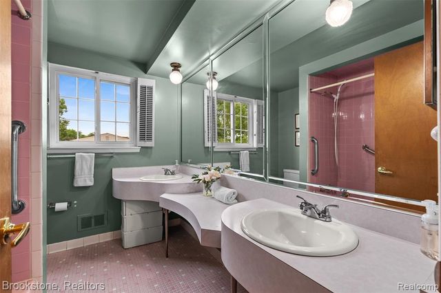 2002 Hempstead Drive, Troy, MI 48083