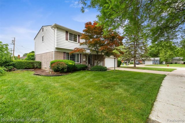2002 Hempstead Drive, Troy, MI 48083
