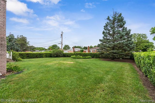2002 Hempstead Drive, Troy, MI 48083