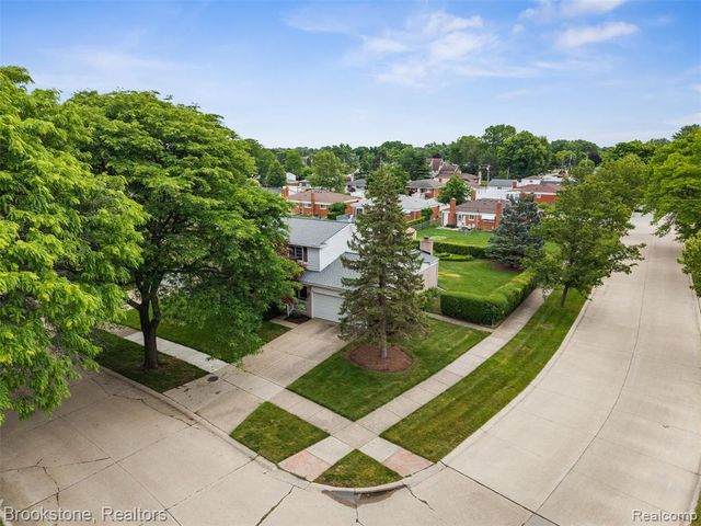 2002 Hempstead Drive, Troy, MI 48083