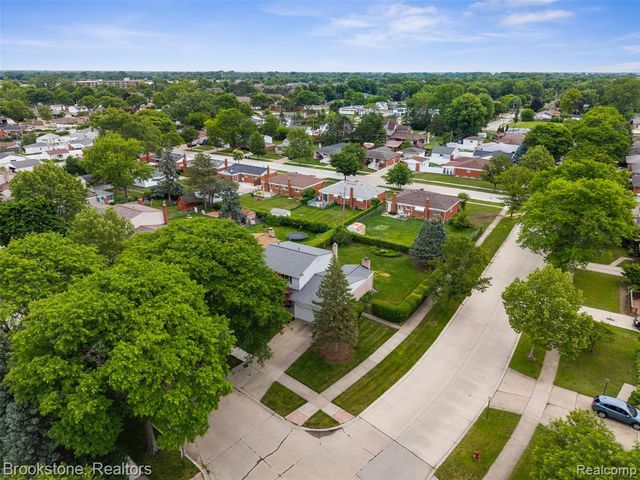 2002 Hempstead Drive, Troy, MI 48083