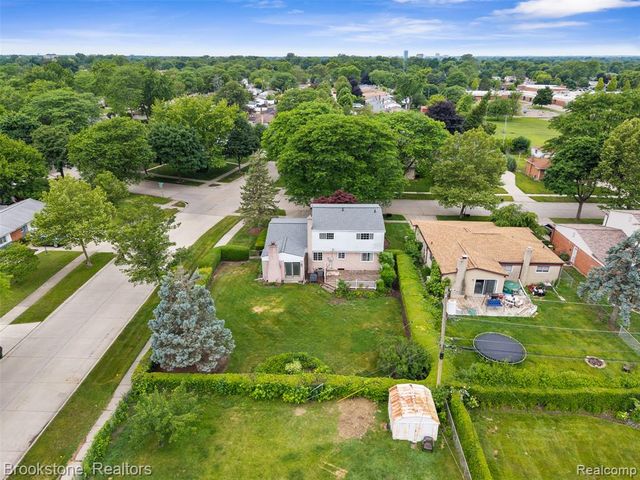 2002 Hempstead Drive, Troy, MI 48083