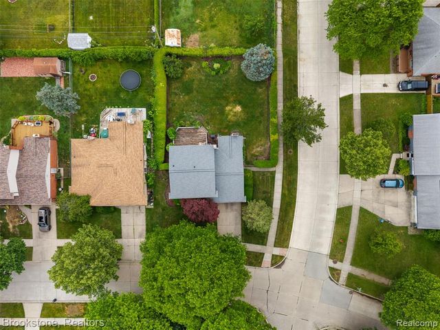 2002 Hempstead Drive, Troy, MI 48083