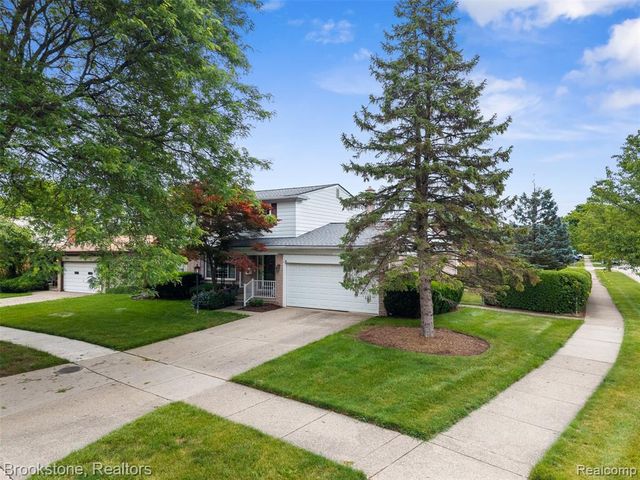 2002 Hempstead Drive, Troy, MI 48083