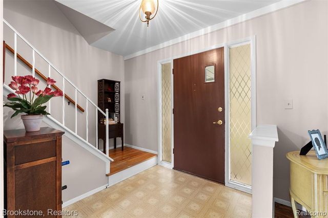 2002 Hempstead Drive, Troy, MI 48083
