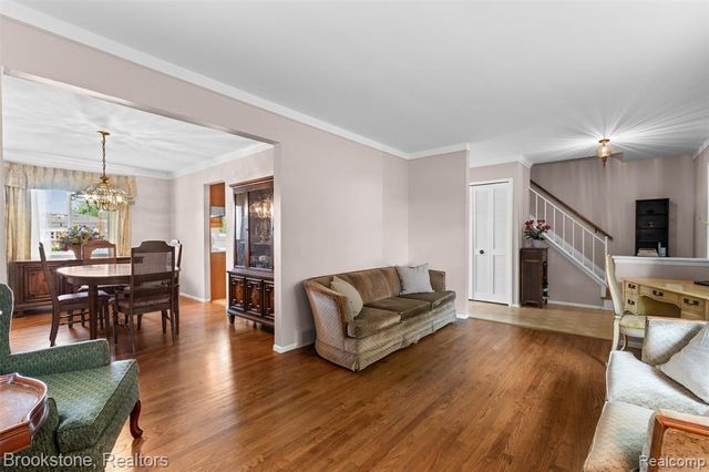 2002 Hempstead Drive, Troy, MI 48083
