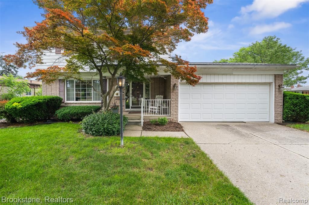 2002 Hempstead Drive, Troy, MI 48083
