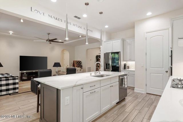3040 MONTILLA Drive, Jacksonville, FL 32246