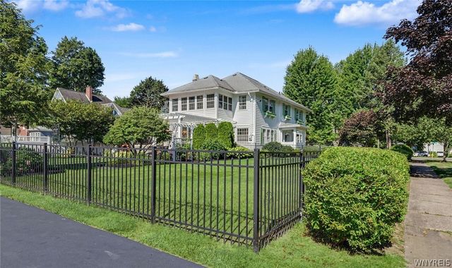 150 Pierce Avenue, Hamburg, NY 14075