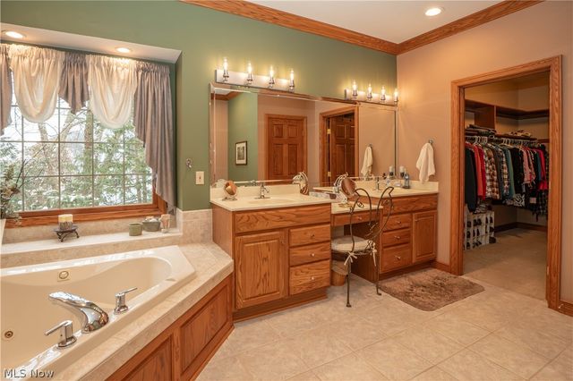 1535 Chadford Gate SE, Canton, OH 44709
