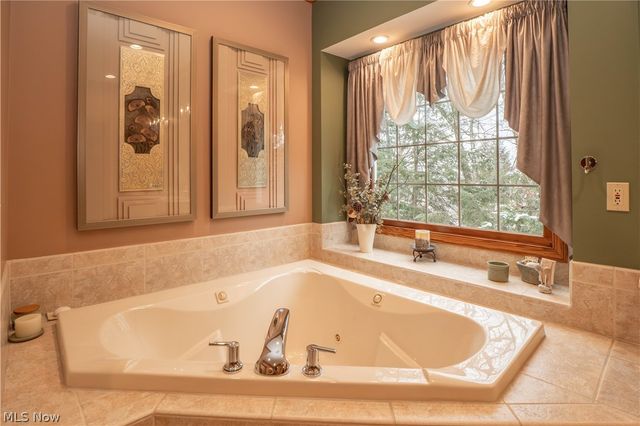 1535 Chadford Gate SE, Canton, OH 44709