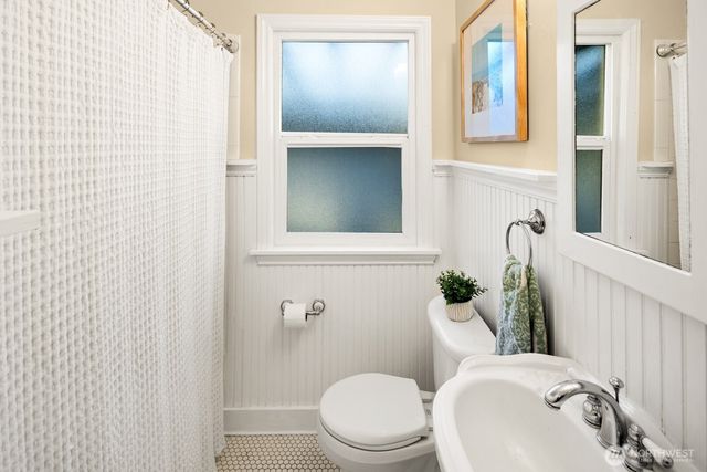 2106 NW 77th Street, Seattle, WA 98117