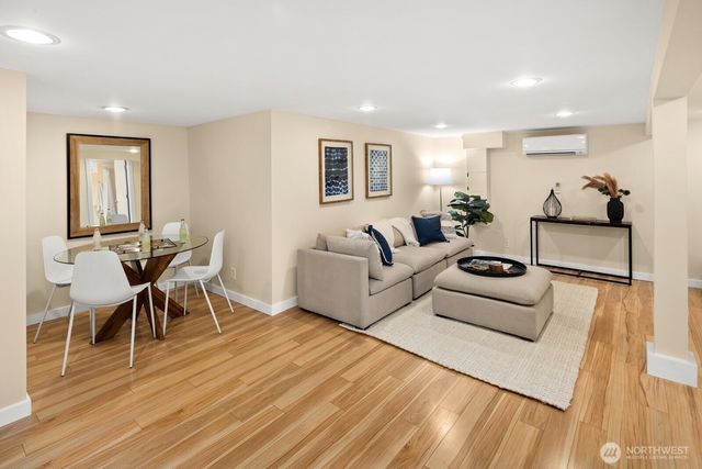 2106 NW 77th Street, Seattle, WA 98117