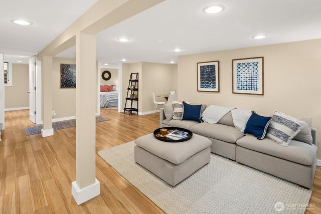 2106 NW 77th Street, Seattle, WA 98117