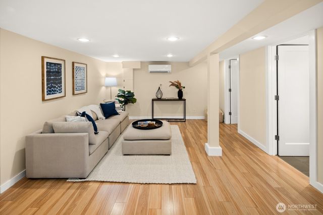 2106 NW 77th Street, Seattle, WA 98117