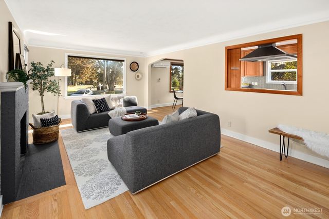 2106 NW 77th Street, Seattle, WA 98117