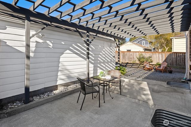 2106 NW 77th Street, Seattle, WA 98117