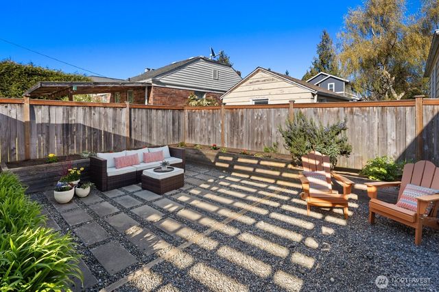 2106 NW 77th Street, Seattle, WA 98117