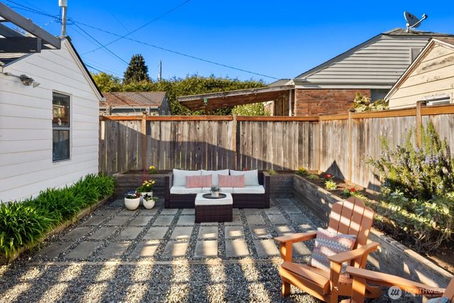 2106 NW 77th Street, Seattle, WA 98117