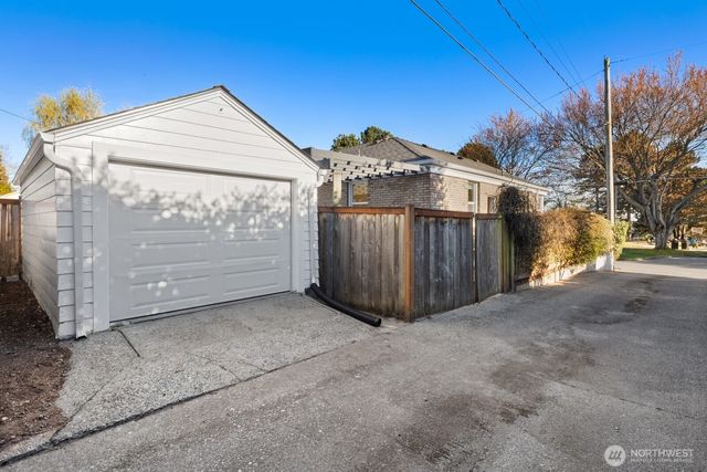 2106 NW 77th Street, Seattle, WA 98117