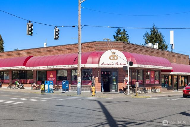 2106 NW 77th Street, Seattle, WA 98117