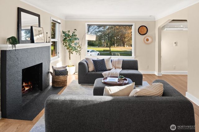 2106 NW 77th Street, Seattle, WA 98117