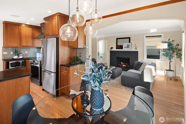 2106 NW 77th Street, Seattle, WA 98117