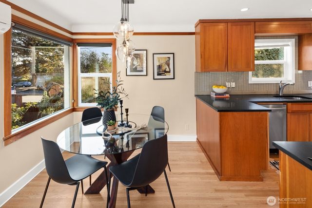 2106 NW 77th Street, Seattle, WA 98117