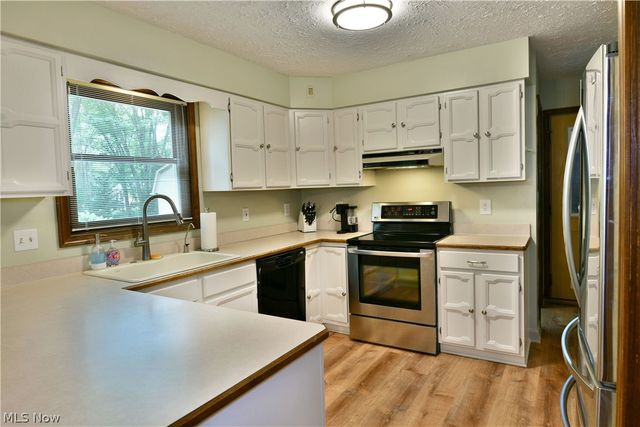 1097 Center Street E, Warren, OH 44481