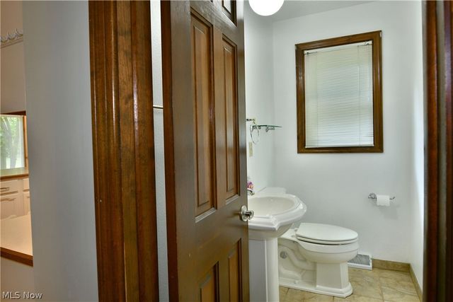 1097 Center Street E, Warren, OH 44481